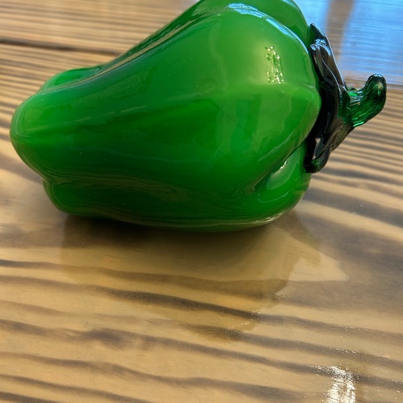 Hand blown green pepper vegetable bell pepper art glass - Picture 5 of 9